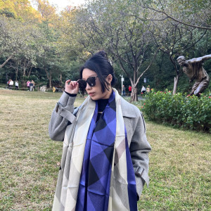 BURBERRY 실크 새틴 스카프