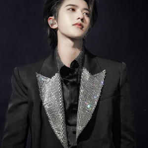 블랙 스팽글 턱시도 재킷