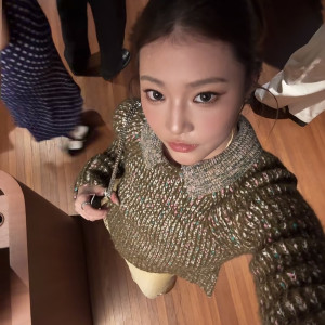 골드 스팽글 터틀넥 니트