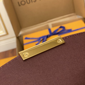 LOUIS VUITTON 퍼플 레더백