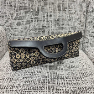 샤넬 로고 클러치백 블랙